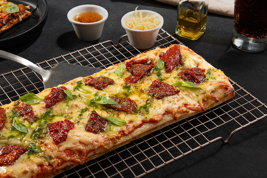 Pizza Capresse 500 grs (14x34cm) Tomates deshidratados  y Pesto.