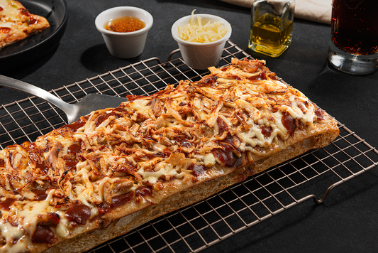 Pizza Pollo Barbeque 500grs (14x34cm) Pollo asado deshilachado con salsa barbeque