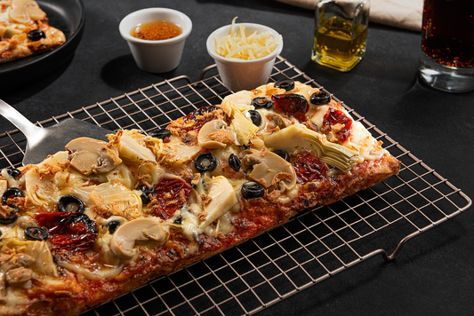 Pizza Vegetariana 540grs (14x34cm) Tomate deshidratado, Alcachofa, Aceitunas y Champiñónes