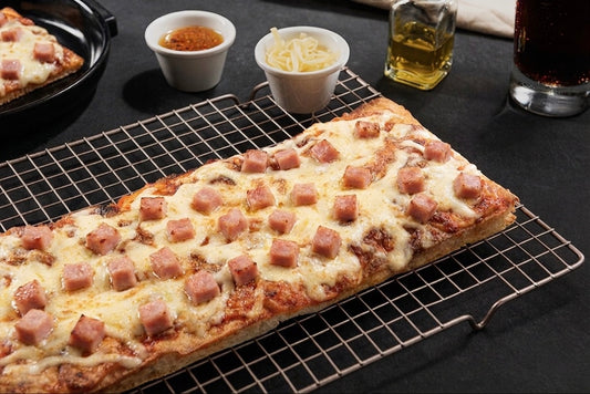 Pizza Jamón Queso 500 grs (14x34cms) clásica, simple y rica.